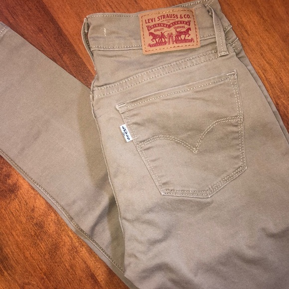 levis skinny khakis